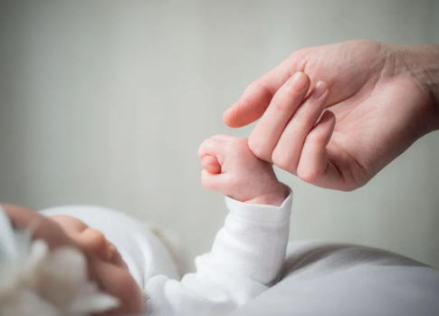 结婚有多少人做亲子鉴定？女方比例有多高？孩子同居您怎么看？