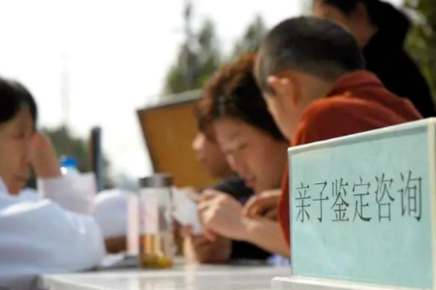 私下委托样本方式进行亲子鉴定的结果可以当证据吗？